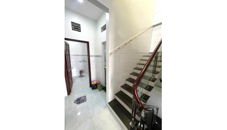 KẾ BÊN TRƯỜNG TIỂU HỌC BÌNH LONG, 40M2, 3 TẦNG, GIÁ NHỈNH 4 TỶ